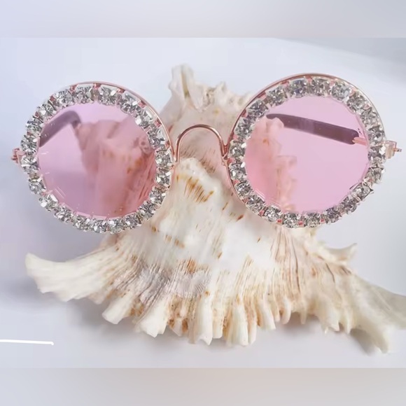 Labubu 💎 Diamond 💎 Rose-Tinted Glasses 🥀 - Picture 1 of 2